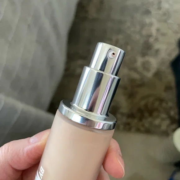 Makeup by Mario Surreal Skin Natural Foundation - 1C - Picture 5 of 6